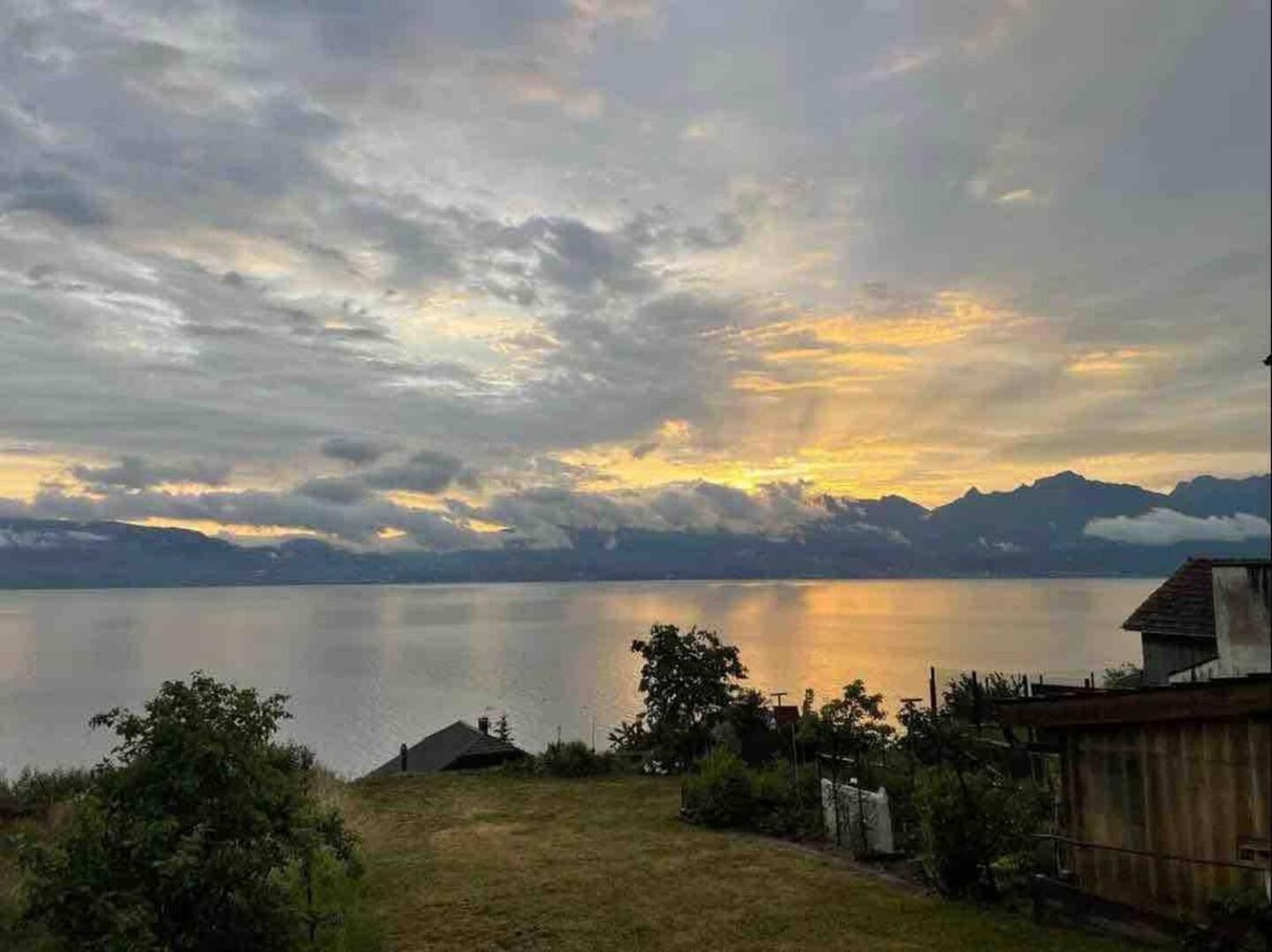 Chez Malou & Hugo Vue Lac Proche Suisse & Stations ! サン・ジャンゴルフ エクステリア 写真